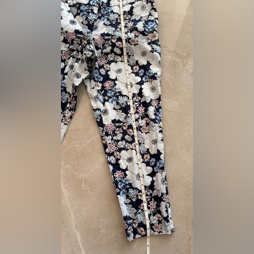 Ann Taylor Modern Crop Peony Blossom
Sketched Floral Pants Dimensions in Photos - Picture 6 of 9